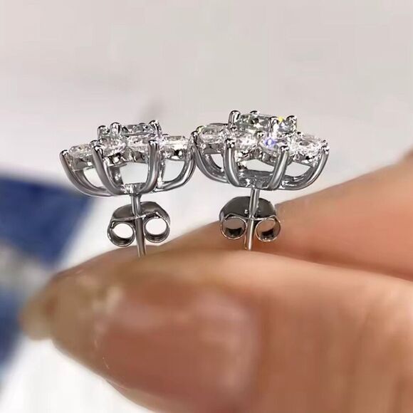 Four-Petal Flower Moissanite Stud Earrings for Women | S925  Moissanite Flower Stud Earrings 1ctw, 925 Sterling Silver, GRA Certified Sparkle